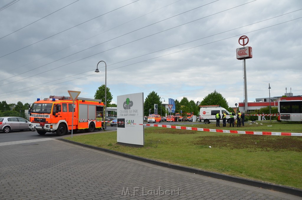 Schwerer Bus Unfall Koeln Porz Gremberghoven Neuenhofstr P144.JPG - Miklos Laubert